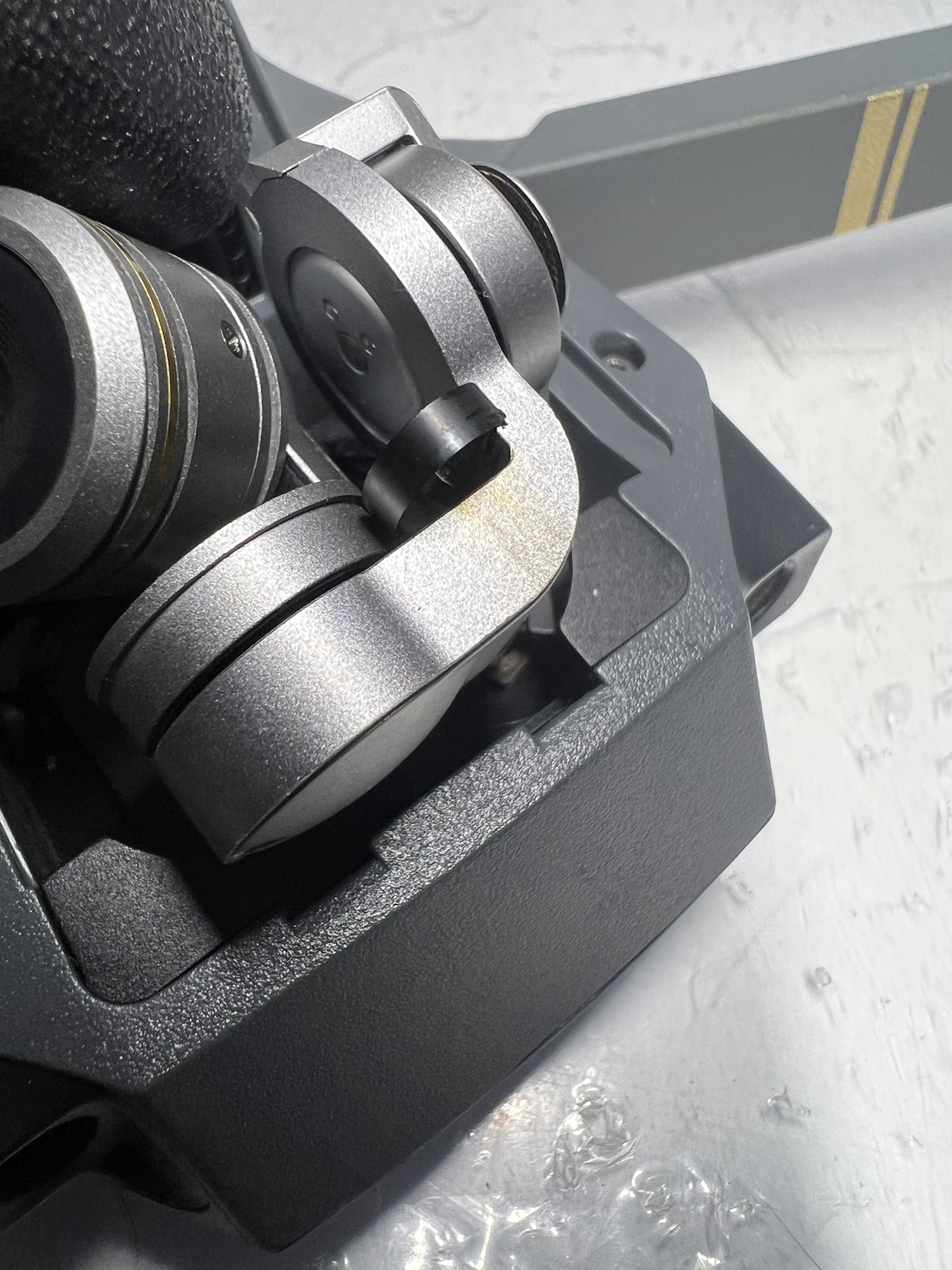 dji_mavic_pro_surtension-gimbal (3) dji_mavic_pro_surtension-gimbal (3)